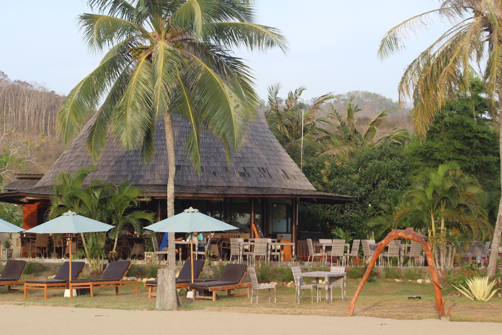 Luwansa Beach Hotel Labuan Bajo Eksteriør billede